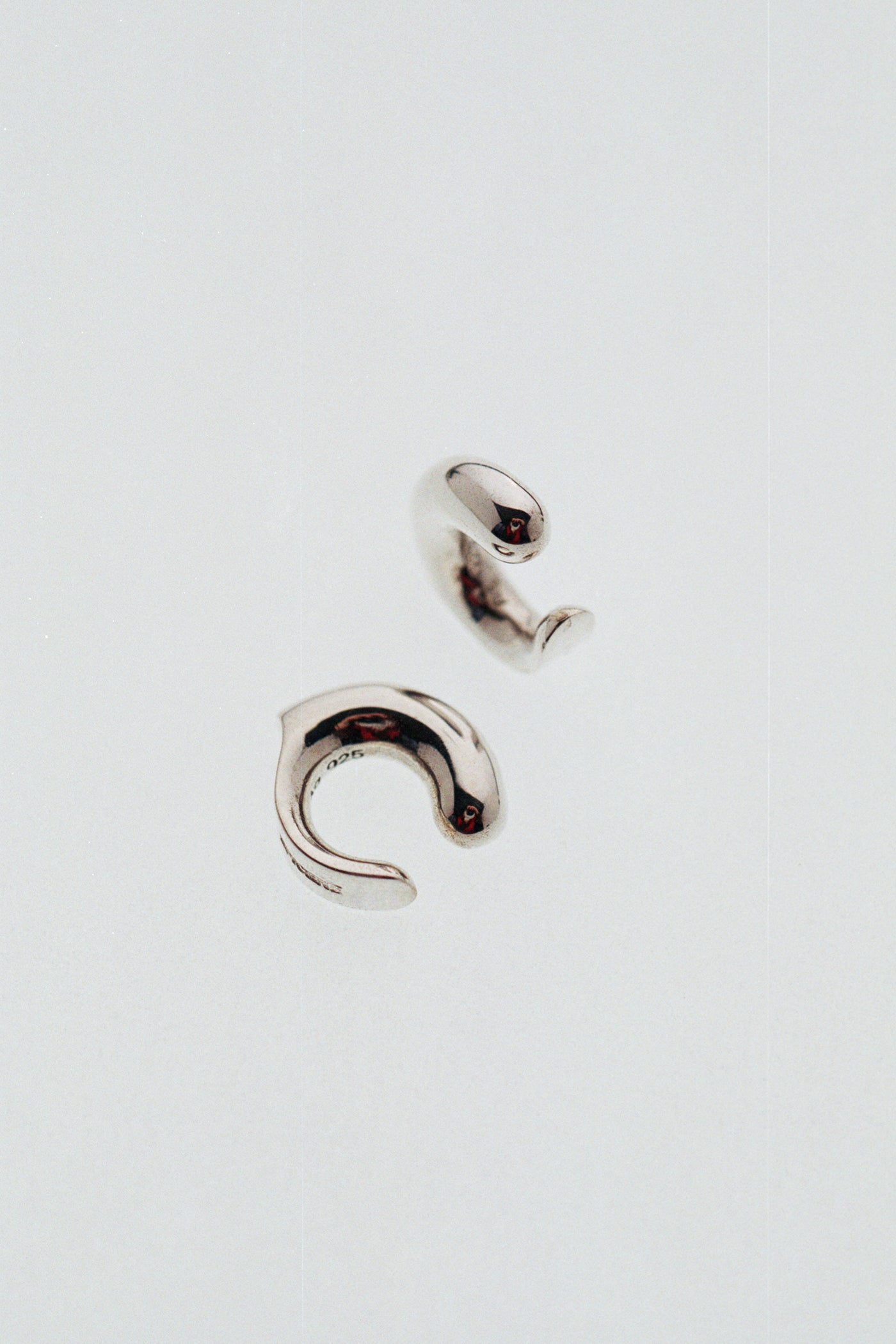 POUR EAR CUFF